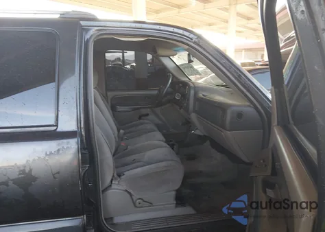 2003 Chevrolet Suburban 1500 Ls z USA, uszkodzony, nr VIN 1GNEC16T63J237764